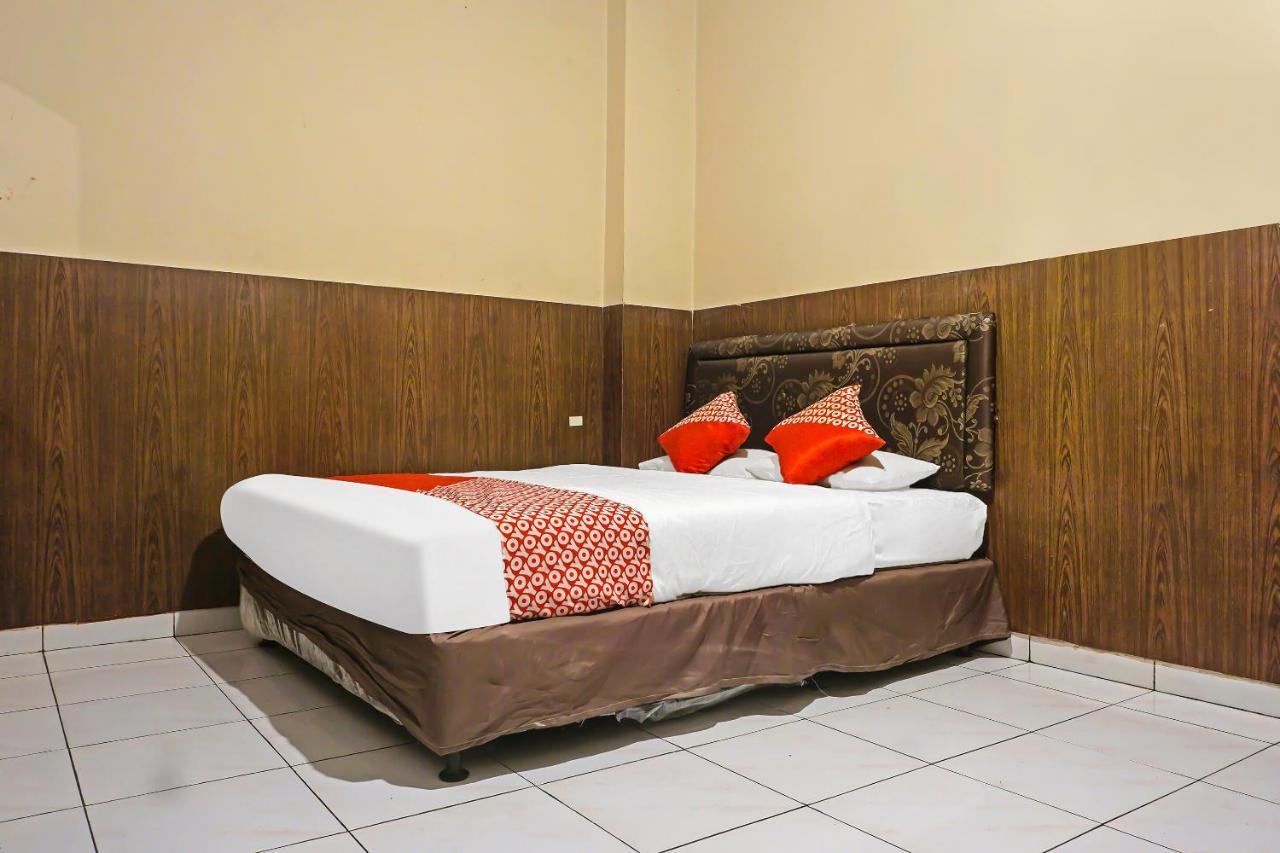 Oyo 1935 Hotel Diamond Inn Makasar Zewnętrze zdjęcie