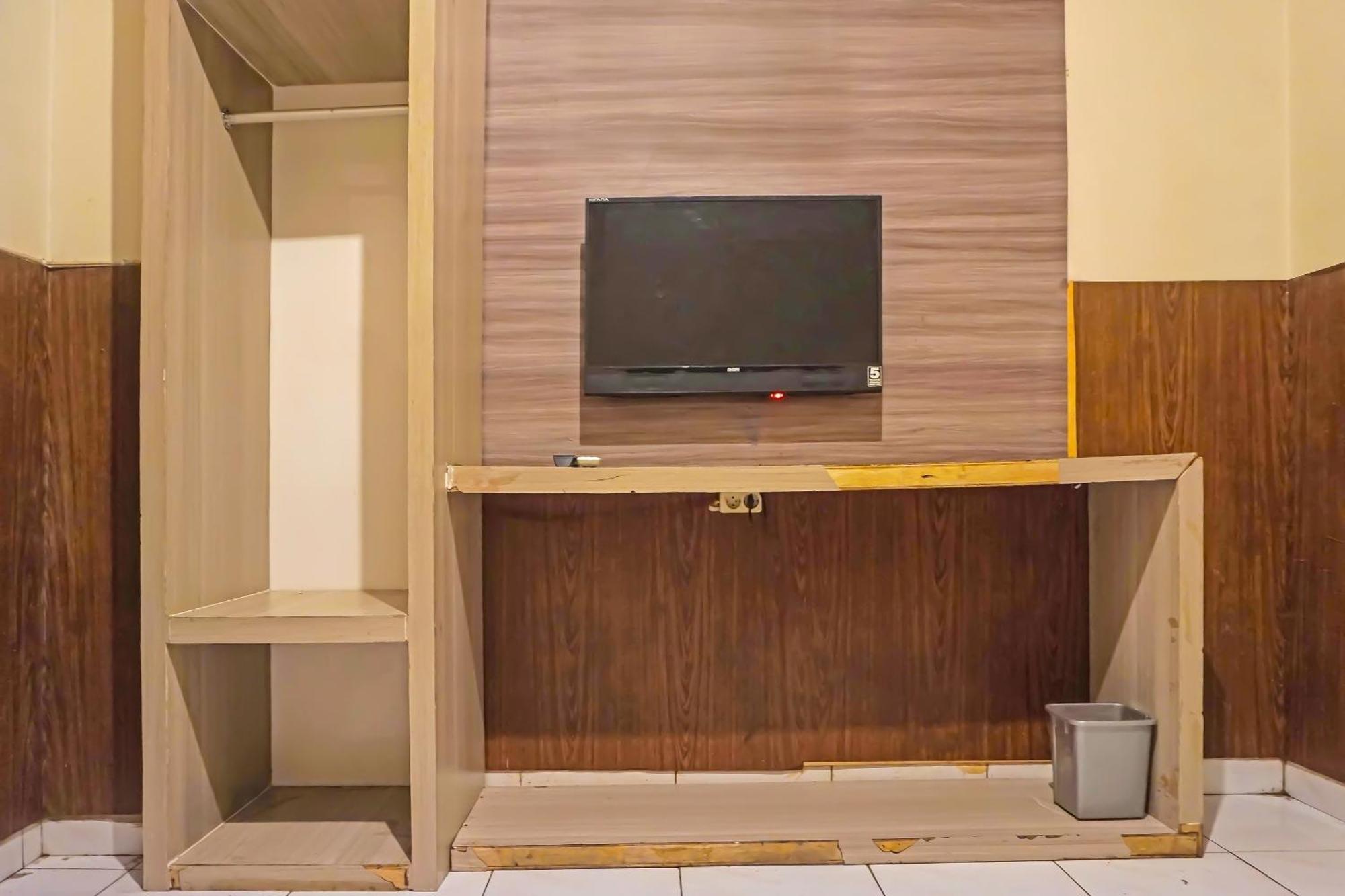 Oyo 1935 Hotel Diamond Inn Makasar Zewnętrze zdjęcie
