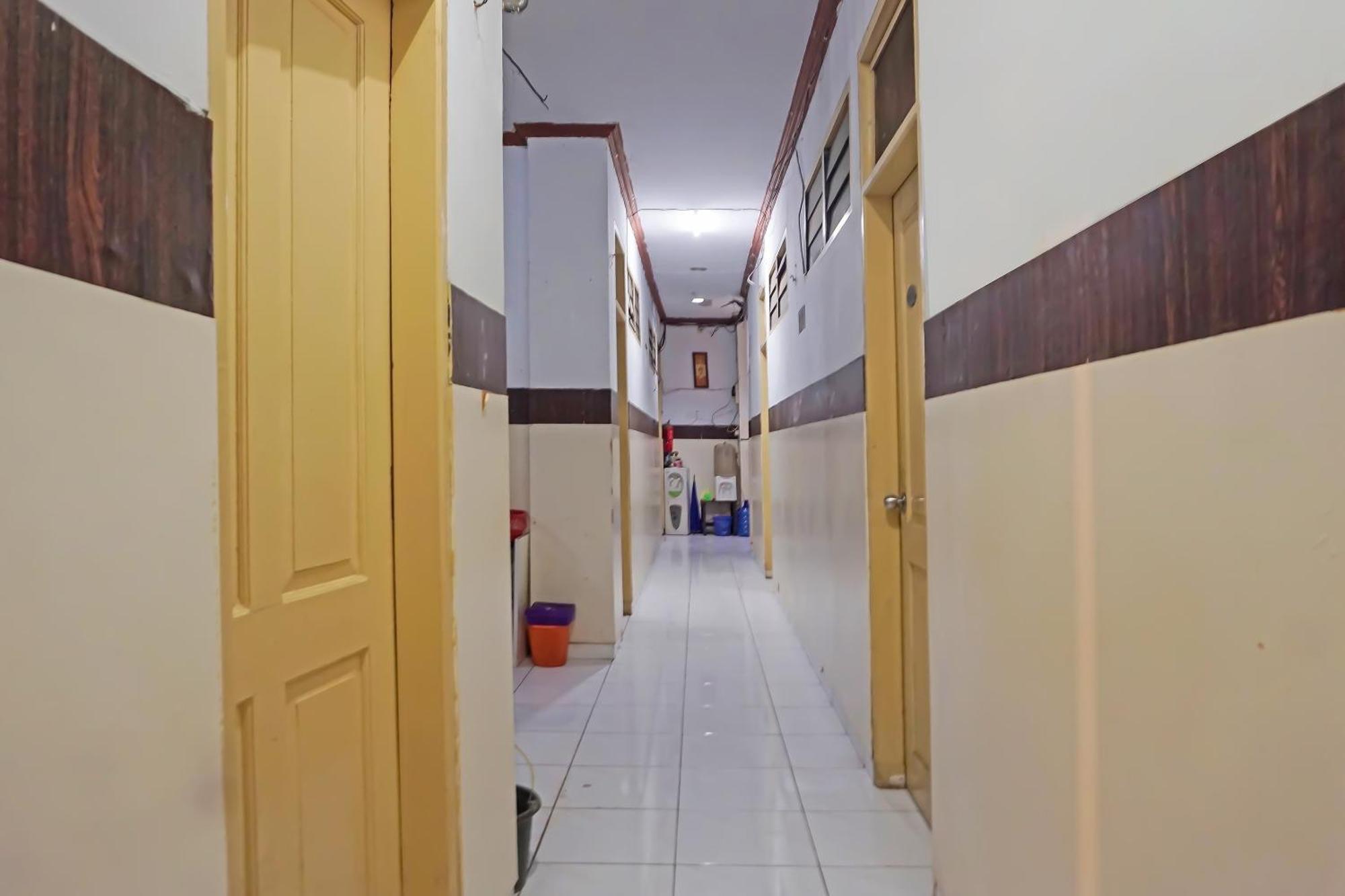 Oyo 1935 Hotel Diamond Inn Makasar Zewnętrze zdjęcie