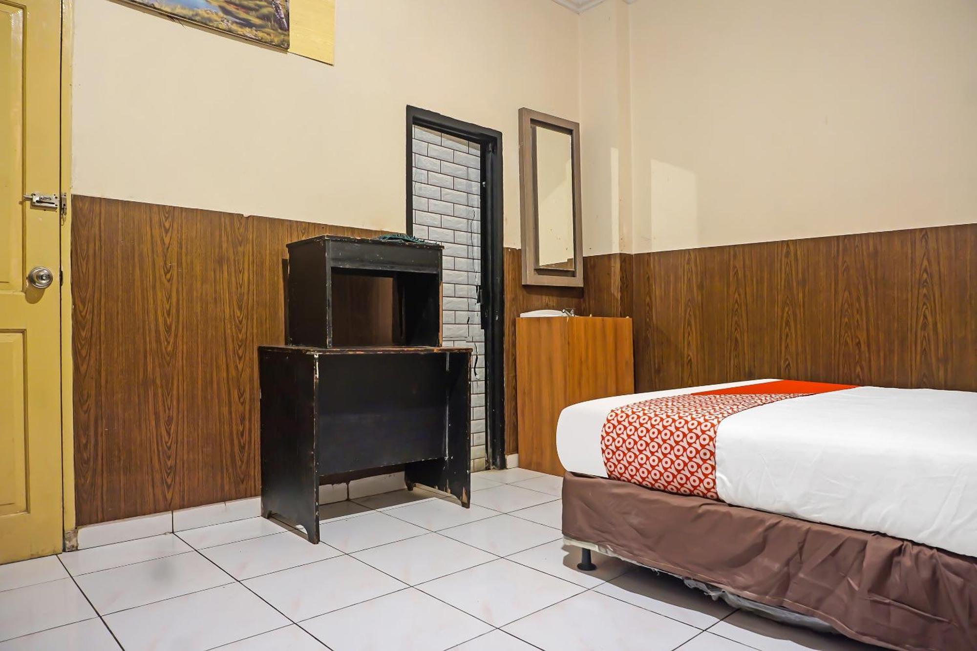 Oyo 1935 Hotel Diamond Inn Makasar Zewnętrze zdjęcie