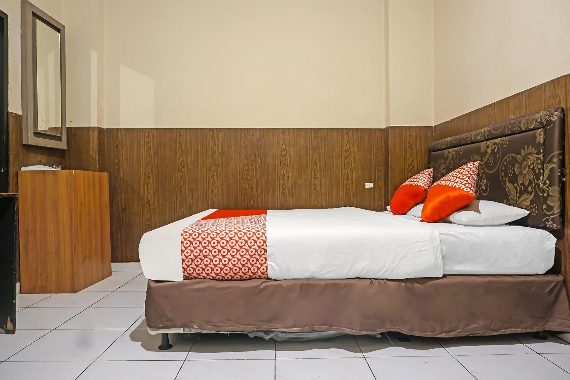 Oyo 1935 Hotel Diamond Inn Makasar Zewnętrze zdjęcie