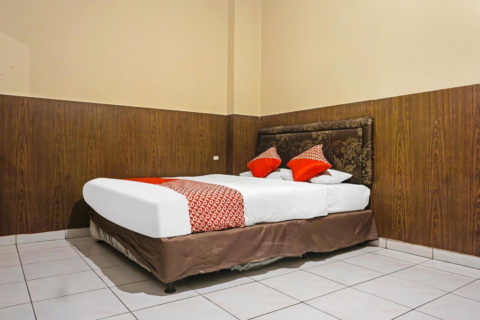 Oyo 1935 Hotel Diamond Inn Makasar Zewnętrze zdjęcie